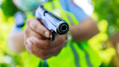 Полицейский пистолет, пистолет полицейского, полиция, полицейский, сурет - Zakon.kz жаңалық 19.09.2025 11:38