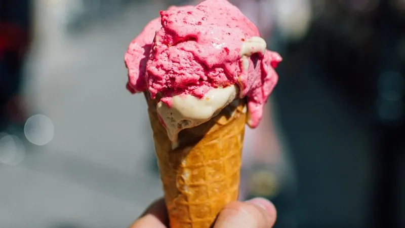 В США ребенок позвонил в 911, потому что мама съела его мороженое