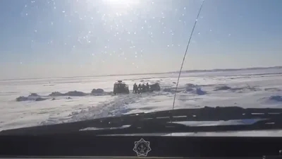 спасатели помогли людям выбраться из снежного заноса в ВКО, фото - Новости Zakon.kz от 15.03.2025 21:41