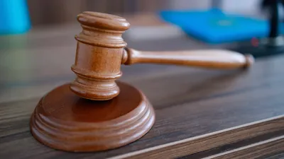 Зал суда, суд, молоток судьи, судья, приговор, судебный процесс, зачитывание приговора, судебная система, фото - Новости Zakon.kz от 04.09.2025 10:18
