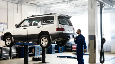 Технический осмотр машины, технический осмотр автомобиля, техосмотр, техосмотр машины, техосмотр автомобиля, ремонт машины, ремонт автомобиля, СТО, работники СТО, плановое техническое обслуживание, поломка автомобиля , сурет - Zakon.kz жаңалық 26.09.2025 09:26