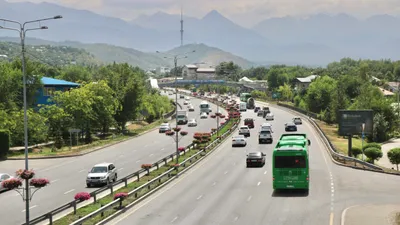 Машина, машины, авто, автомобиль, автомобили, дорога, дороги, транспортное движение, дорожное движение, дорожный трафик, фото - Новости Zakon.kz от 10.07.2025 11:02