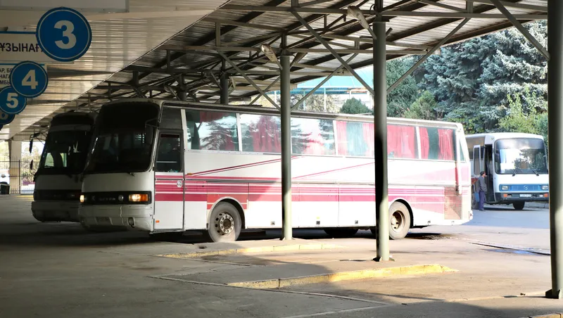 После страшного ДТП в Актюбинской области приостановили пассажирские перевозки