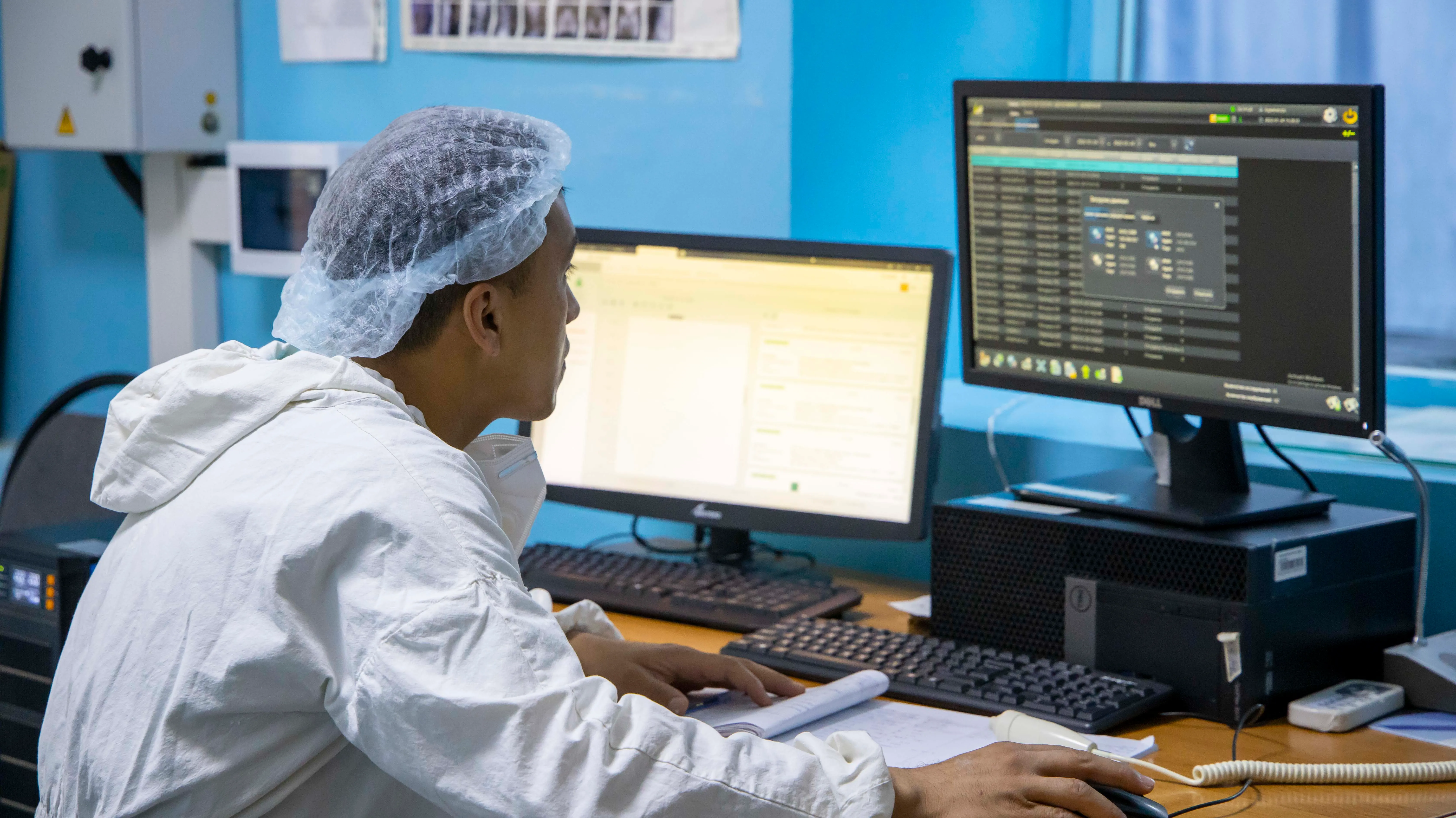 Порно леггинстердегі үлкен бөкселер