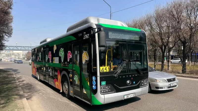 В Алматы придумали, как создать праздничную атмосферу на дорогах