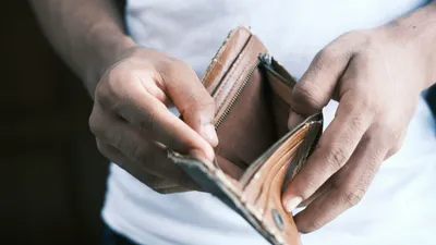 Пустой кошелек, безработица, банкрот, банкротство, должник, неплатежеспособный, неплатежеспособность, задолженность, безработный, безработные, фото - Новости Zakon.kz от 01.10.2025 18:16