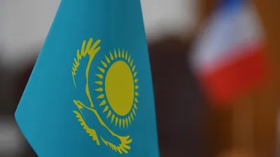 Флаги Франции и Казахстана, Франция и Казахстан, фото - Новости Zakon.kz от 22.01.2026 11:10