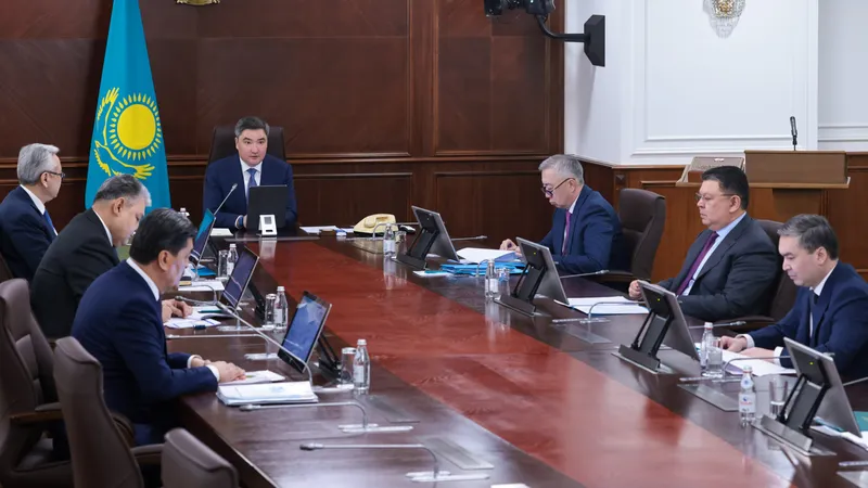 Как будут увеличивать переработку отходов в Казахстане: премьер дал поручения