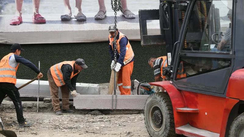 Водителей Алматы призвали объезжать участки двух улиц