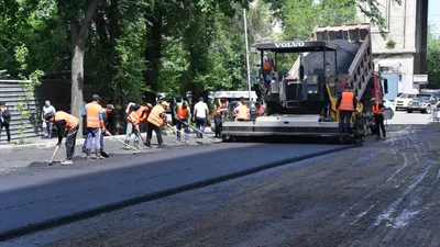 Укладка асфальта, асфальтирование дорог, ремонт дорог, ремонт дороги, рабочие, асфальтоукладчики, машины для укладки асфальта, техника для дорожных работ, дорожно-ремонтные работы, дорожные работы, сурет - Zakon.kz жаңалық 26.11.2025 15:17