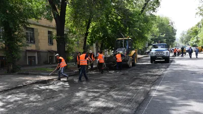 Укладка асфальта, асфальтирование дорог, ремонт дорог, ремонт дороги, рабочие, асфальтоукладчики, машины для укладки асфальта, техника для дорожных работ, дорожно-ремонтные работы, дорожные работы, сурет - Zakon.kz жаңалық 31.07.2025 11:56