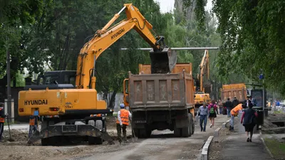 Укладка асфальта, асфальтирование дорог, ремонт дорог, ремонт дороги, рабочие, асфальтоукладчики, машины для укладки асфальта, техника для дорожных работ, дорожно-ремонтные работы, дорожные работы, сурет - Zakon.kz жаңалық 15.08.2025 15:51