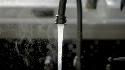 Кран с водой, вода, водоснабжение, система водоснабжения, отсутствие воды, отключение воды, раковина, горячая вода, холодная вода, сурет - Zakon.kz жаңалық 21.11.2025 12:28