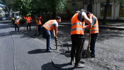 Укладка асфальта, асфальтирование дорог, ремонт дорог, ремонт дороги, рабочие, асфальтоукладчики, машины для укладки асфальта, техника для дорожных работ, дорожно-ремонтные работы, дорожные работы, фото - Новости Zakon.kz от 03.03.2026 10:45