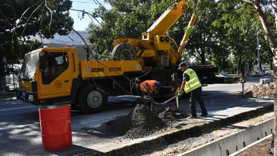 Укладка асфальта, асфальтирование дорог, ремонт дорог, ремонт дороги, рабочие, асфальтоукладчики, машины для укладки асфальта, техника для дорожных работ, дорожно-ремонтные работы, дорожные работы, фото - Новости Zakon.kz от 27.07.2025 14:43