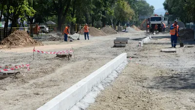 Укладка асфальта, асфальтирование дорог, ремонт дорог, ремонт дороги, рабочие, асфальтоукладчики, машины для укладки асфальта, техника для дорожных работ, дорожно-ремонтные работы, дорожные работы, фото - Новости Zakon.kz от 05.05.2025 04:04