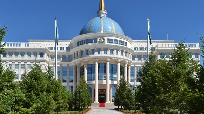 Күйеуін алдаған әйелдермен жыныстық қатынасқа қараңыз Үлкен кеуде және жалаңаш қазақ әйелдері