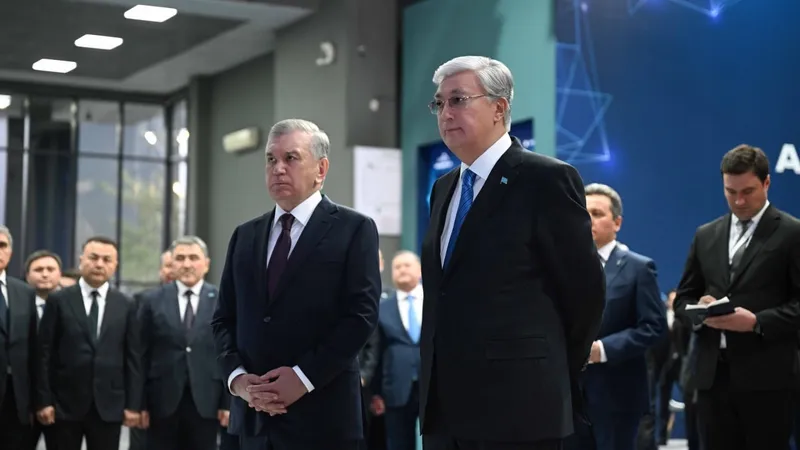 Токаев и Мирзиёев посетили выставку AlmatyFairai