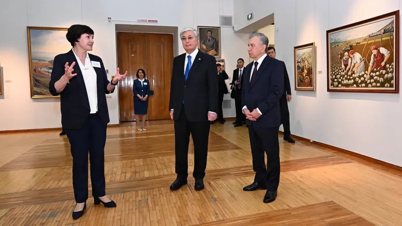 Главы Казахстана и Узбекистана осмотрели выставку картин Кастеева и Тансыкбаева