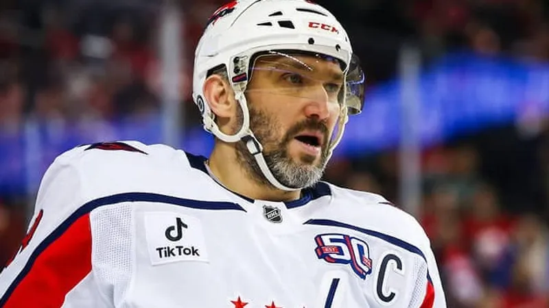 Овечкин продает одежду на аукционе