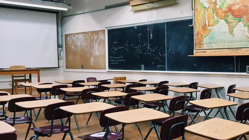 Хотел отравить одноклассников: россиянин много лет готовил план мести за школьные обиды