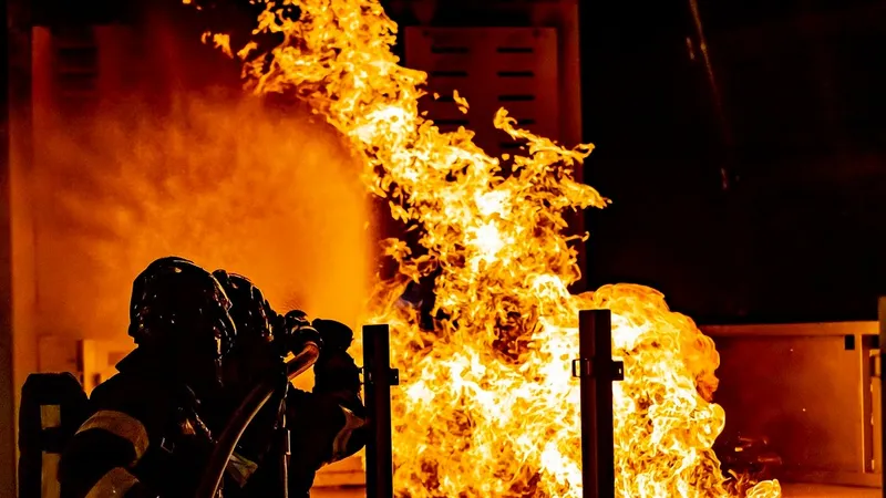 Двухэтажное кафе загорелось в Шымкенте