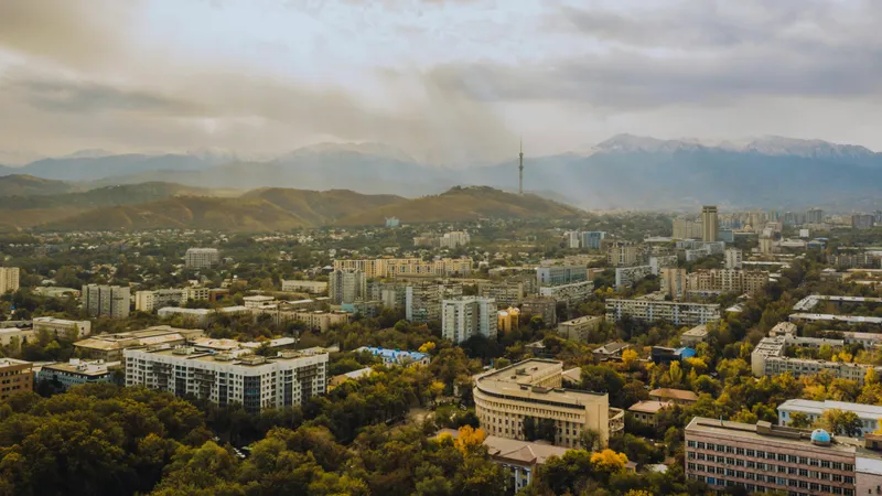 Одна из центральных улиц Алматы станет частично недоступной