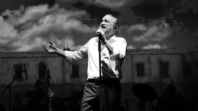 Волкан Конак, смерть, концерт, Турция, артист, фото - Новости Zakon.kz от 31.03.2025 16:16