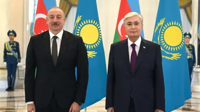 Президент Республики Казахстан Касым-Жомарт Токаев и Президент Азербайджана Ильхам Алиев, Касым-Жомарт Токаев и Ильхам Алиев, Казахстан и Азербайджан, Казахстанско-азербайджанские отношения, фото - Новости Zakon.kz от 21.11.2025 16:15