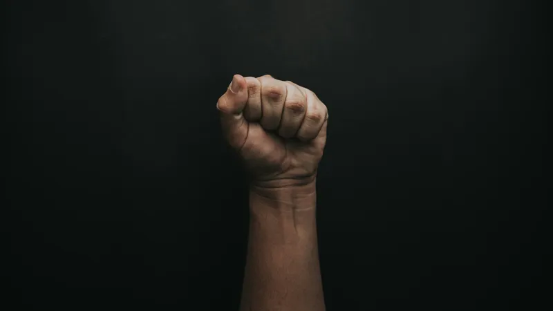 Кулаки, драка, насилие, нападение, потасовка, избиение, перепалка, схватка, разборка, разборки, рукоприкладство, побои, конфликт, бой, борьба, фото - Новости Zakon.kz от 01.06.2026 10:46