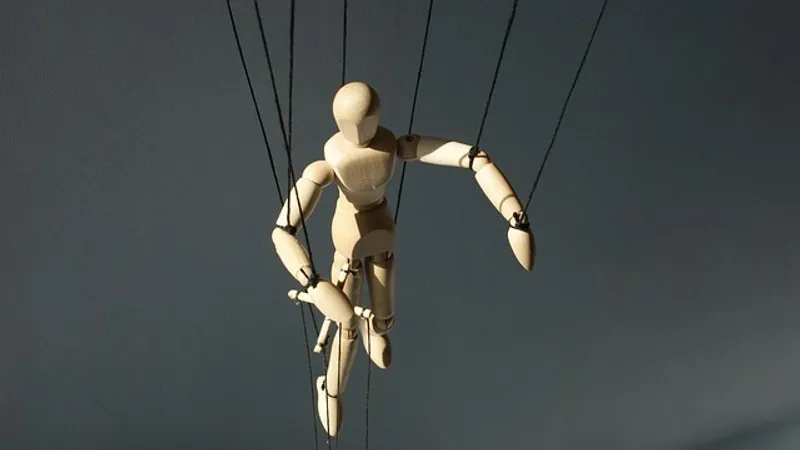 Как распознать манипулятора в отношениях и на работе