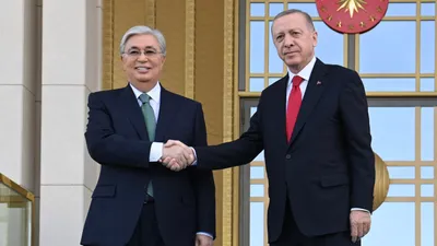 Президент Республики Казахстан Касым-Жомарт Токаев и Президент Турции Реджеп Тайип Эрдоган, Касым-Жомарт Токаев и Реджеп Тайип Эрдоган, Казахстан и Турция, Казахстанско-турецкие отношения, фото - Новости Zakon.kz от 25.07.2025 09:55