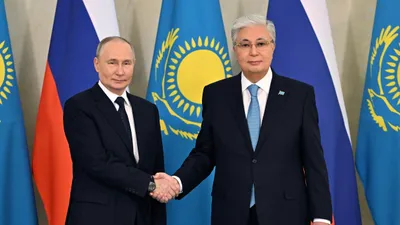 Президент Республики Казахстан Касым-Жомарт Токаев и Президент Российской Федерации Владимир Путин, Касым-Жомарт Токаев и Владимир Путин, Путин и Токаев, Токаев и Путин, Россия и Казахстан, Казахстанско-российские отношения, РФ и РК, отношения России и Казахстана, сурет - Zakon.kz жаңалық 30.12.2025 16:40