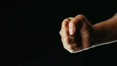 Кулаки, драка, насилие, нападение, потасовка, избиение, перепалка, схватка, разборка, разборки, рукоприкладство, побои, конфликт, бой, борьба, фото - Новости Zakon.kz от 13.04.2025 21:37