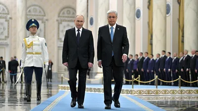 Президент Республики Казахстан Касым-Жомарт Токаев и Президент Российской Федерации Владимир Путин, Касым-Жомарт Токаев и Владимир Путин, Путин и Токаев, Токаев и Путин, Россия и Казахстан, Казахстанско-российские отношения, РФ и РК, отношения России и Казахстана, сурет - Zakon.kz жаңалық 10.11.2025 14:15