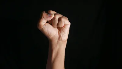 Кулаки, драка, насилие, нападение, потасовка, избиение, перепалка, схватка, разборка, разборки, рукоприкладство, побои, конфликт, бой, борьба, фото - Новости Zakon.kz от 23.10.2025 17:21