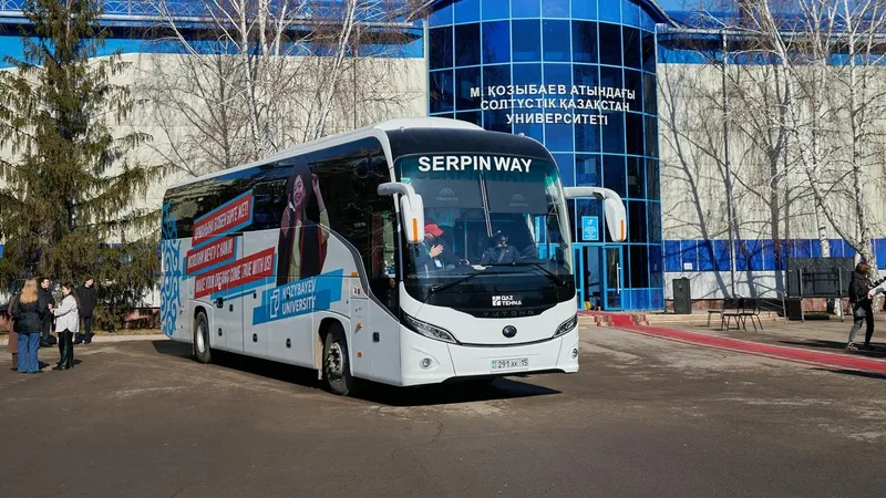 Автобус из СКО отправился на юг в поисках студентов