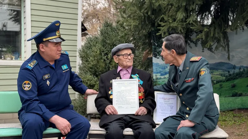Военнослужащие поздравили ветерана войны с 98-летием в Алматы
