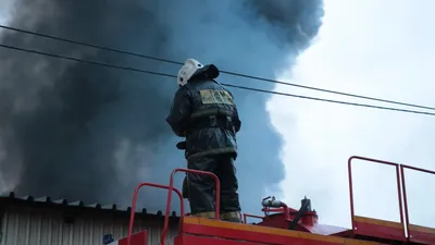 Пожар на складе, горящие склады, горящий склад, тушение склада, возгорание складских помещений, пожарный, пожарные, пожарная служба, пожарный кран, тушение пожара, сурет - Zakon.kz жаңалық 25.06.2025 14:38