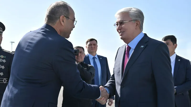 Касым-Жомарт Токаев прилетел в Самарканд