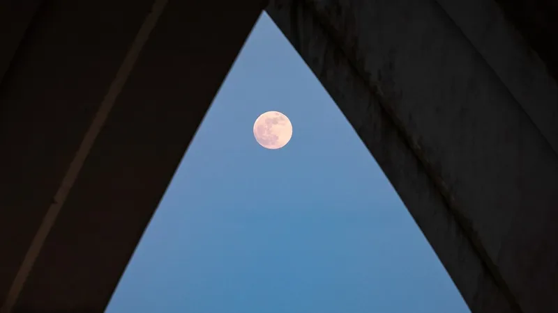 Появились новые тревожные данные об астероиде 2024 YR4