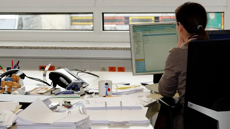 В Китае сотрудники сравнили свою компанию с тюрьмой