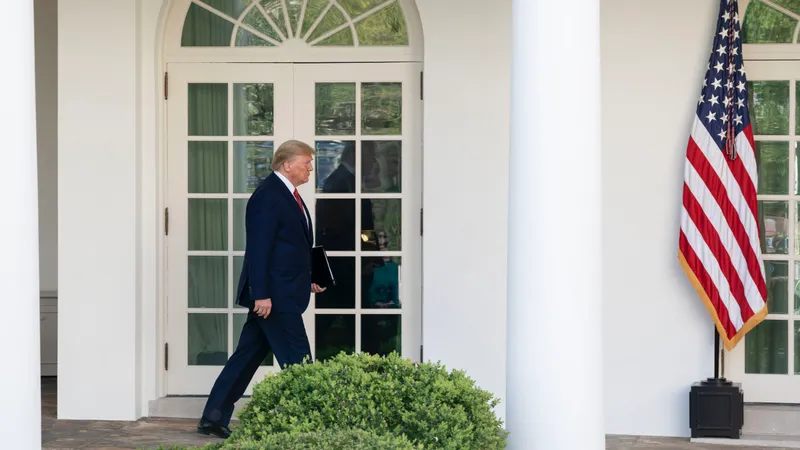 Азиатские рынки падают, реагируя на пошлины Трампа