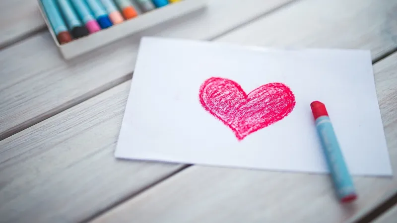 Врач объяснила феномен "бабочек в животе" при влюбленности