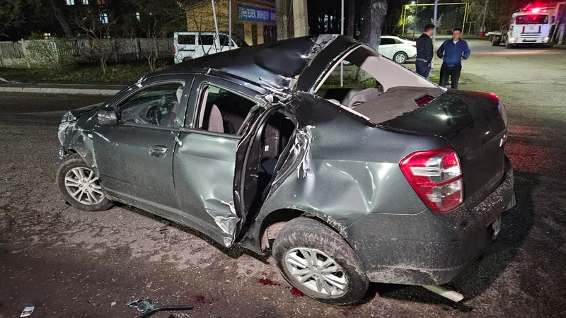 В Алматы произошло страшное ДТП с участием двух автомобилей