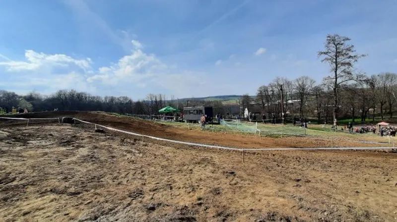 Мотоциклист въехал в толпу зрителей во время гонки в Чехии