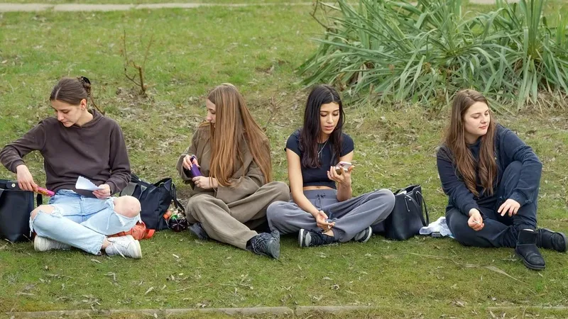 Необычная соцсеть набрала популярность у американских зумеров