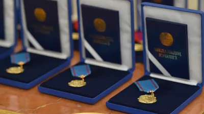 Церемония вручения государственных наград, государственные награды, вручение медалей, вручение орденов, церемония награждения, награждение, орден, ордена, медаль, медали, фото - Новости Zakon.kz от 26.06.2025 15:06