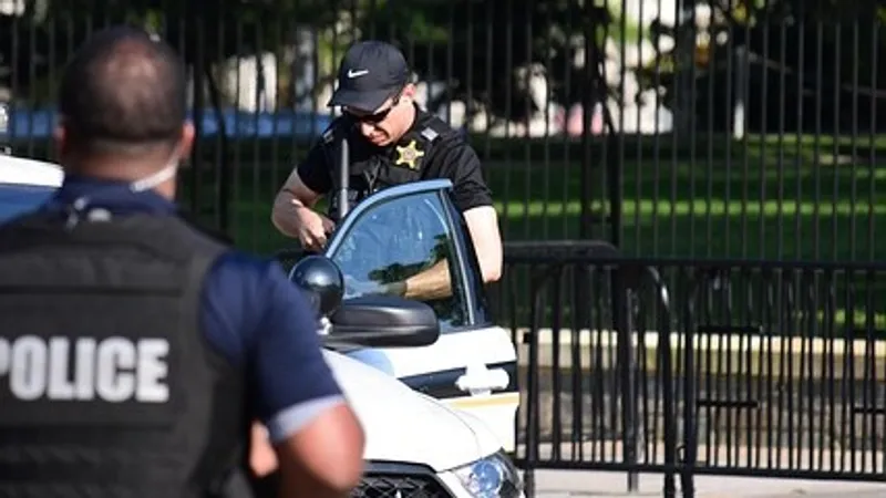 Американец напал с ножом на прохожих и ранил трех несовершеннолетних девочек