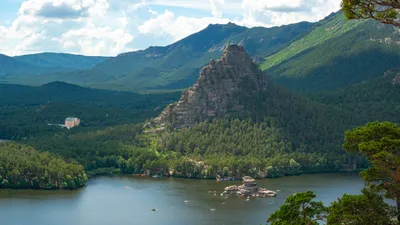 Скала Окжетпес, скала Жумбактас, Государственный национальный природный парк Бурабай, Боровое, туристы, туризм, туристические места в Казахстане, природа Казахстана, развитие туризма, сурет - Zakon.kz жаңалық 02.02.2026 12:26